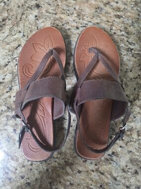 B.O.C Sharin Brown Buckle Open Toe Thong Flat Sandals Size 8M Comfort